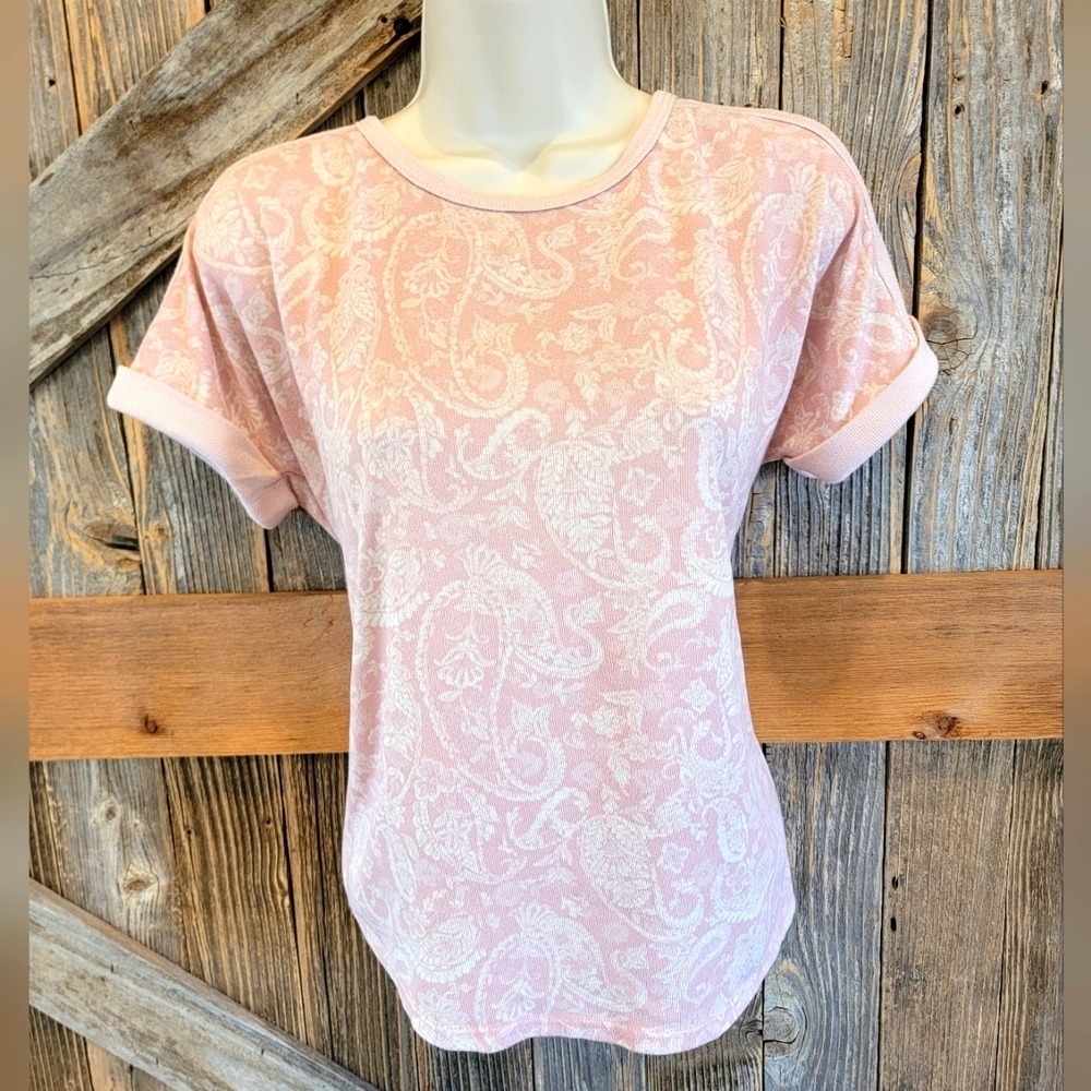 Lucky Brand Pink White Paisley super soft medium M Short Sleeve Peasant boho